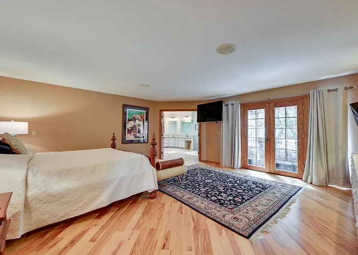 Holiday home Hot Tub + Games: Spacious Golf Retreat In