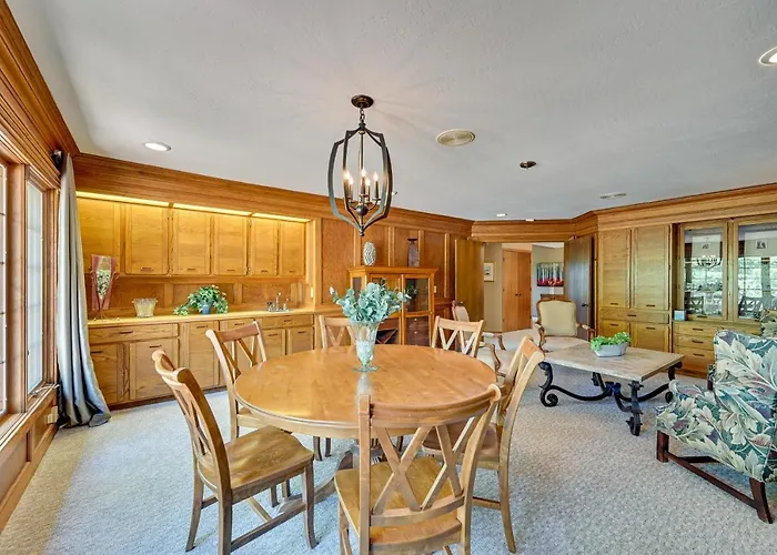 Hot Tub + Games: Spacious Golf Retreat In *