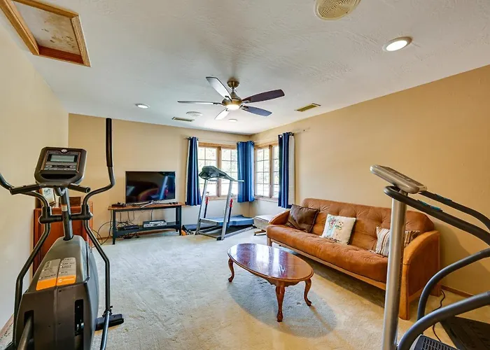 Hot Tub + Games: Spacious Golf Retreat In Holiday home *