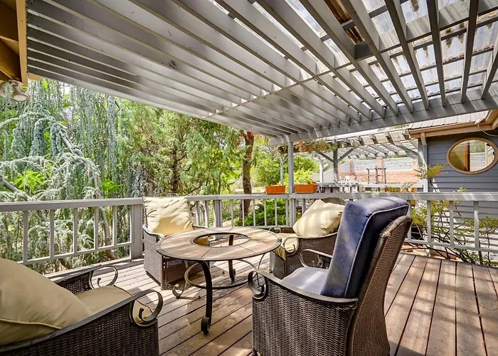 Hot Tub + Games: Spacious Golf Retreat In *