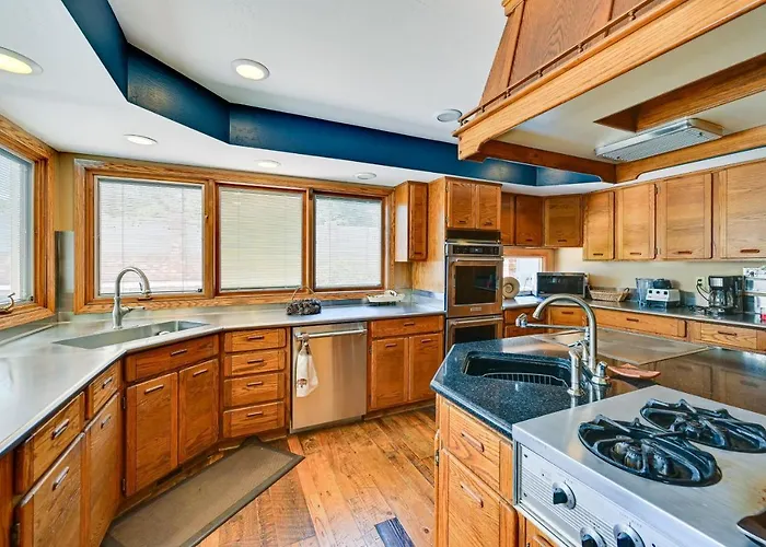 Hot Tub + Games: Spacious Golf Retreat In Payson