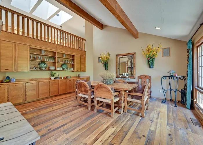 Hot Tub + Games: Spacious Golf Retreat In Holiday home