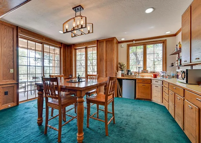Holiday home Hot Tub + Games: Spacious Golf Retreat In