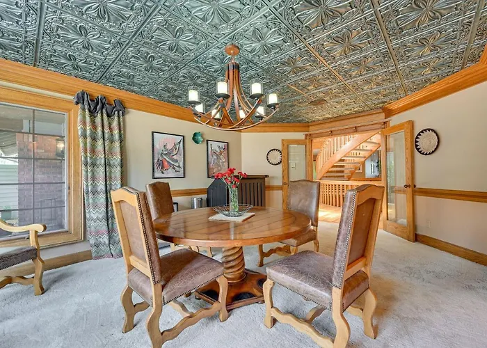 Holiday home Hot Tub + Games: Spacious Golf Retreat In