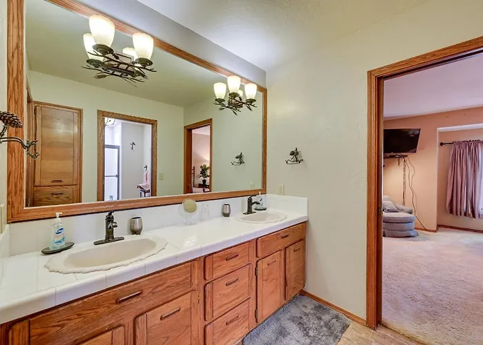 Hot Tub + Games: Spacious Golf Retreat In Payson