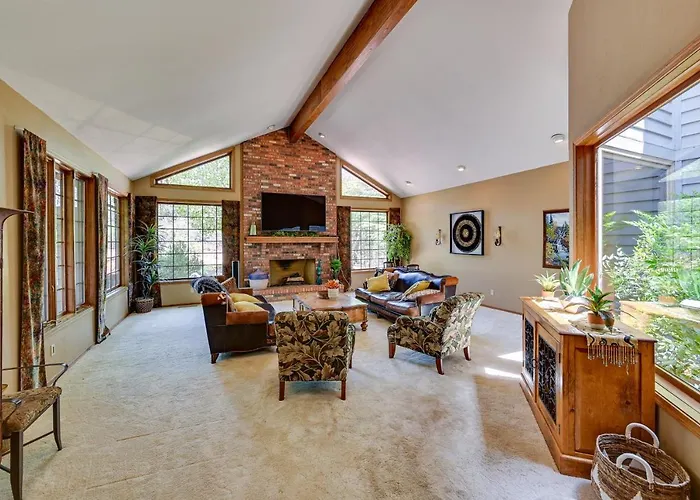 Hot Tub + Games: Spacious Golf Retreat In Payson