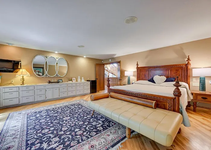 Hot Tub + Games: Spacious Golf Retreat In